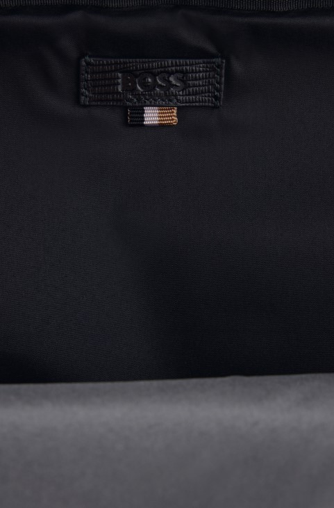 Σακίδιο πλάτης από ανακυκλωμένο νάιλον με χαρακτηριστική ρίγα Hugo Boss μαύρο
